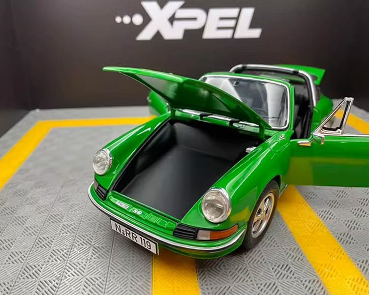 Schuco Porsche Cayman GT4 911 1:18 Diecast Model Car