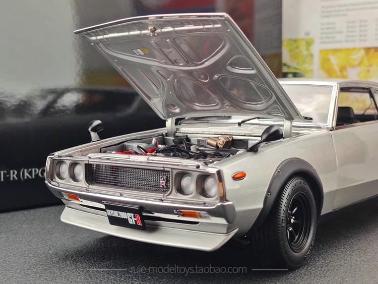 Kyosho 1:18 Die-Cast Model Car (Silver, Model No. 08255S)