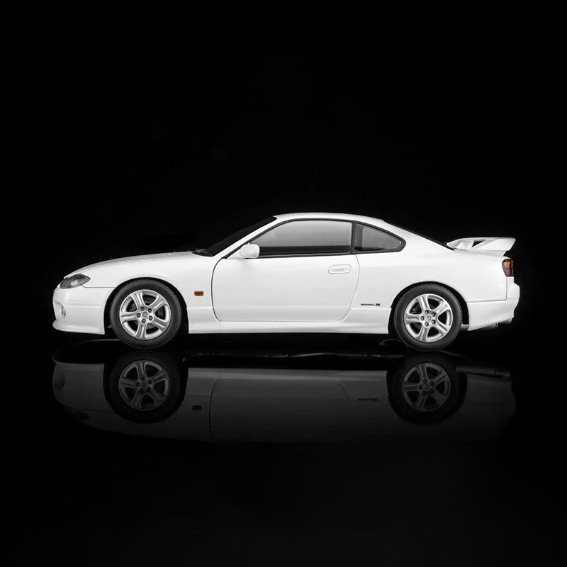 MOTORHELIX 1:18 Nissan Silvia S15 Spec-R Aero 1999 Diecast Model-JDM