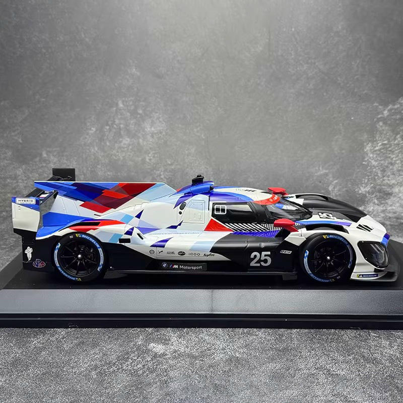 MINICHAMPS 1:18 BMW M HYBRID V8 LMDh Race Car Model