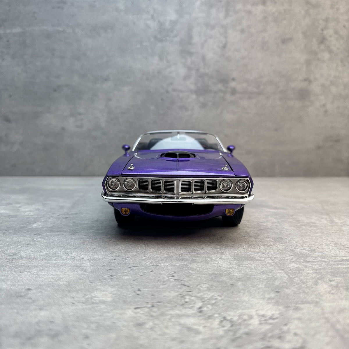 ACME 1:18 1971 Plymouth HEMI Cuda Convertible Diecast Model Car – Classic American Muscle Car Collectible