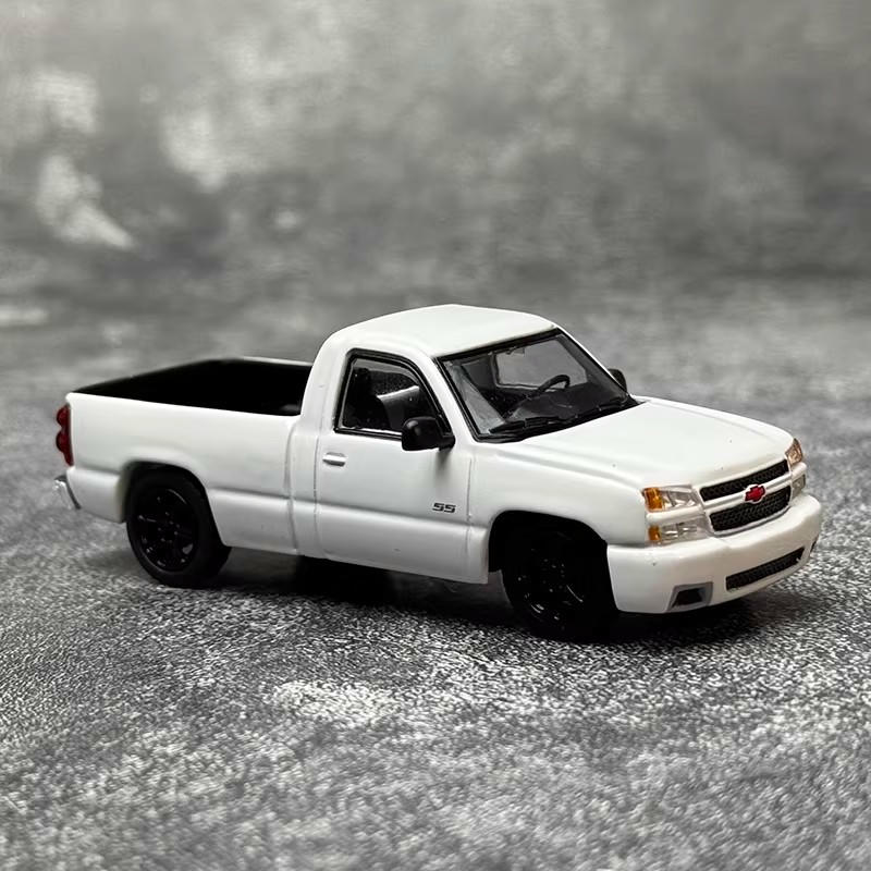 PARA 64 1:64 Chevrolet Silverado 2006 Model