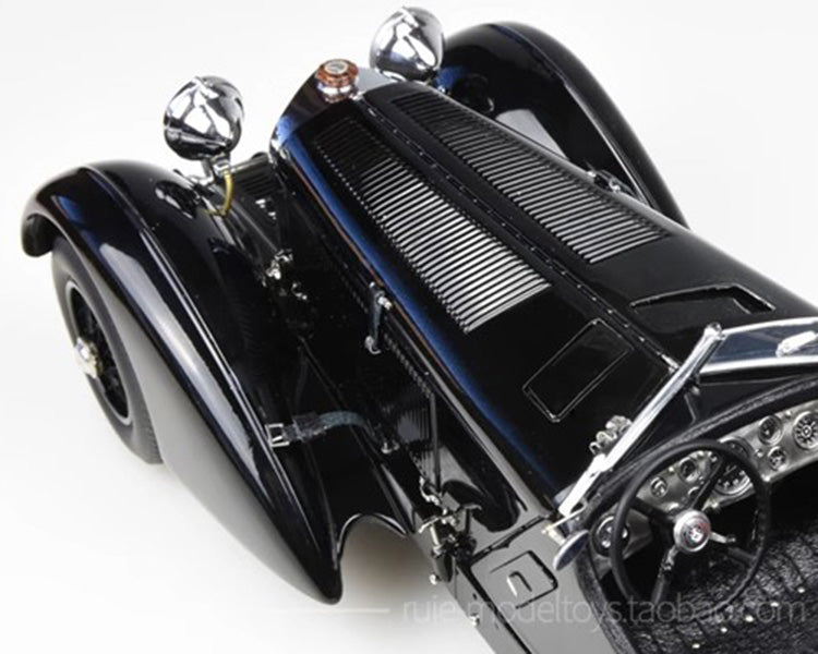 CMC Black Prince M-225 1:18 Diecast Model Car