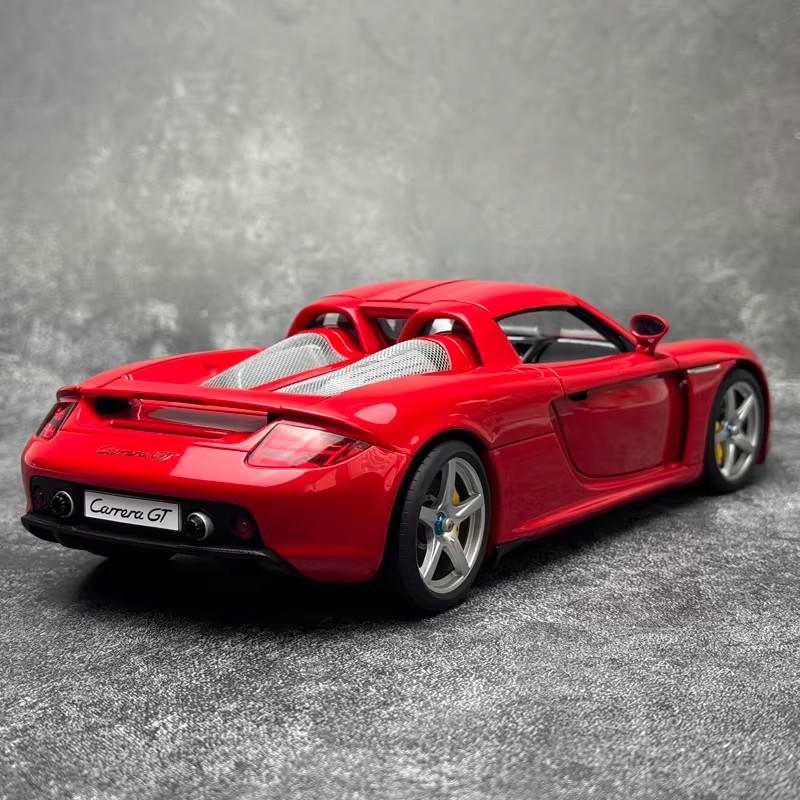 AUTOart 1:18 Porsche Carrera GT Diecast Model – Red