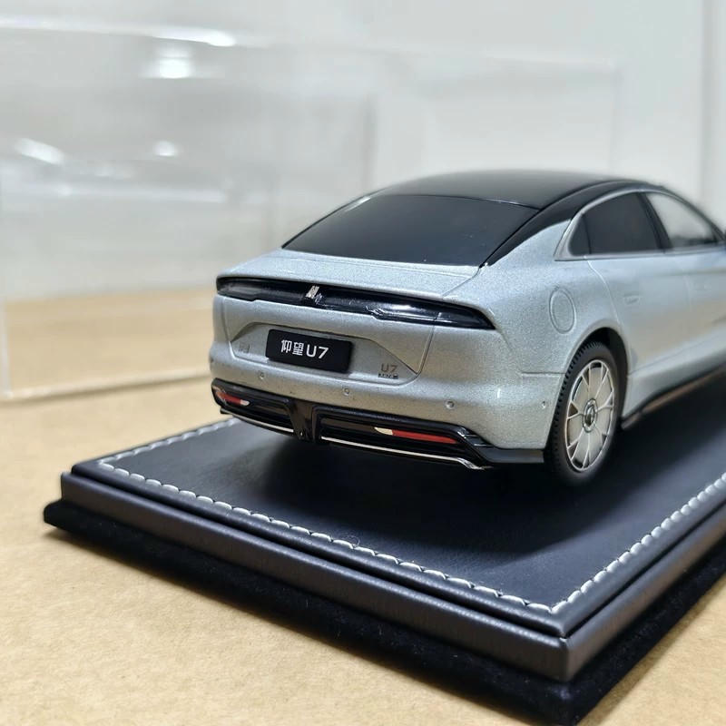 1:32 BYD U7 Alloy Model Car with Display Case