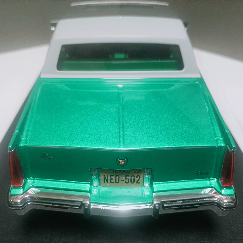 AMC 1:18 Cadillac Eldorado Biarritz 1980 Diecast Model
