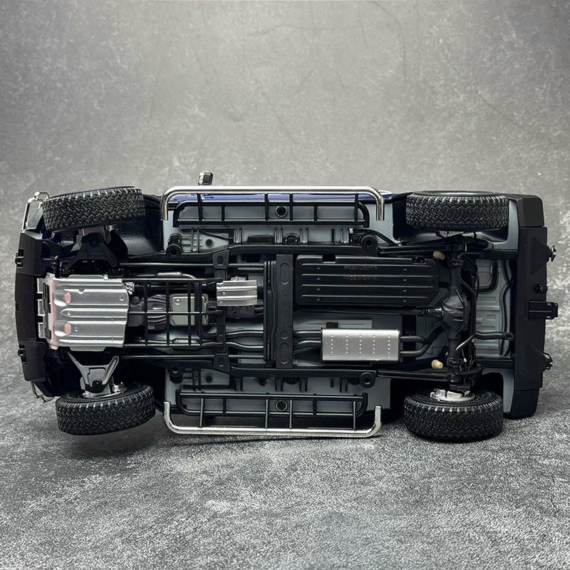 HIGHWAY61 1:18 Hummer H2 Diecast Model – Blue