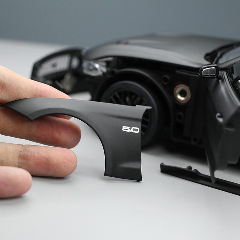 Ford Mustang 1:18 Alloy Model Car – Matte Black &amp; Orange