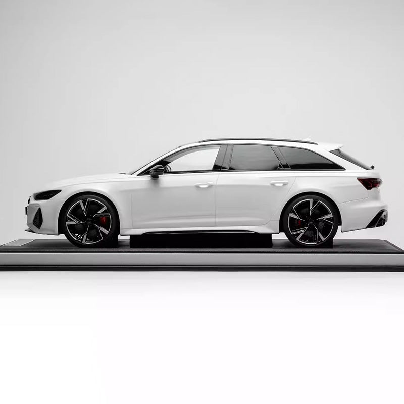 MotorHelix Audi RS6 Avant 2021 (C8) 1:12 Resin Model Car