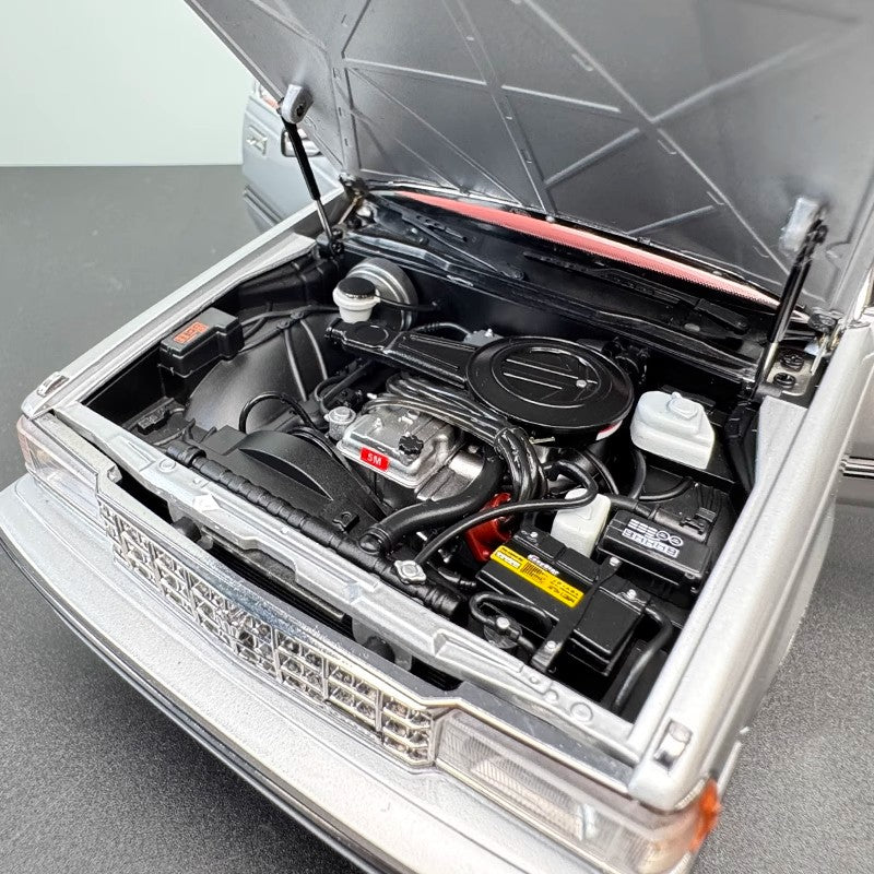 Xiaoguang 1:18 Toyota Crown M122 Alloy Diecast Model Car