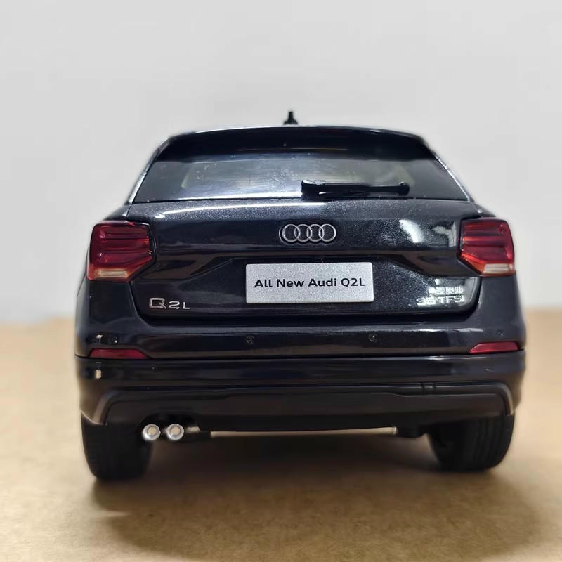 1:18 Audi Q2L Diecast Model Car