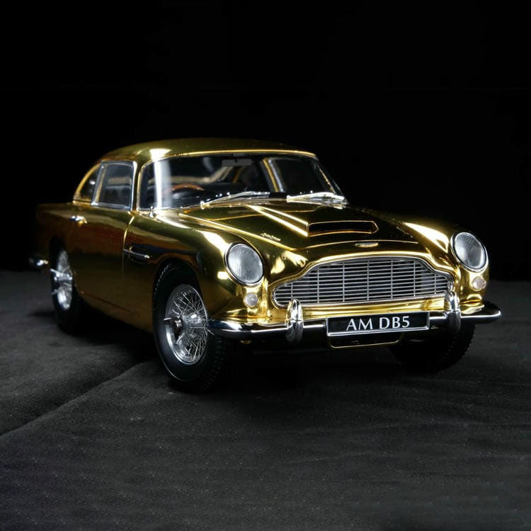 Auto   1/18 For Aston Martin V12