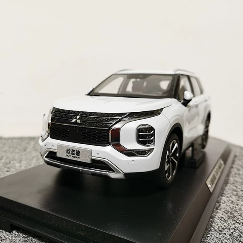 Official 1:18 Mitsubishi Outlander 2023 Diecast Model Car