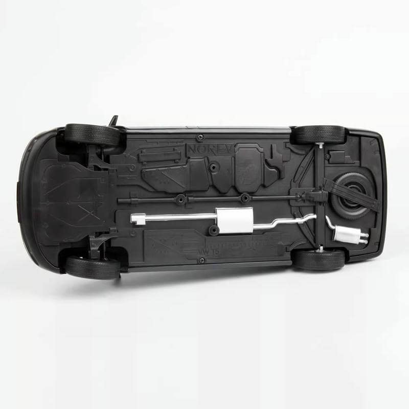 NOREV 1:18 Volkswagen VW Transporter (2003) Diecast Model Car