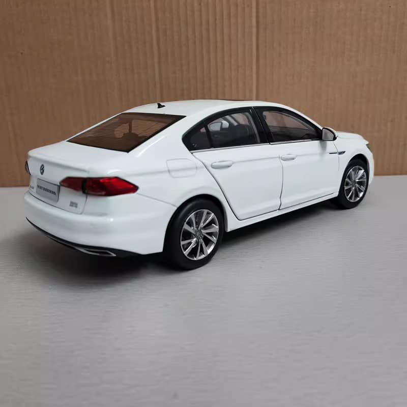 original 1:18 Volkswagen Bora Diecast Model Car