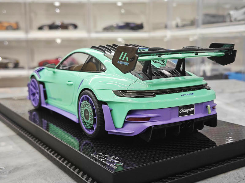 VIP Model 1:18 Porsche 911 GT3 RS Manthey Racing Resin Model