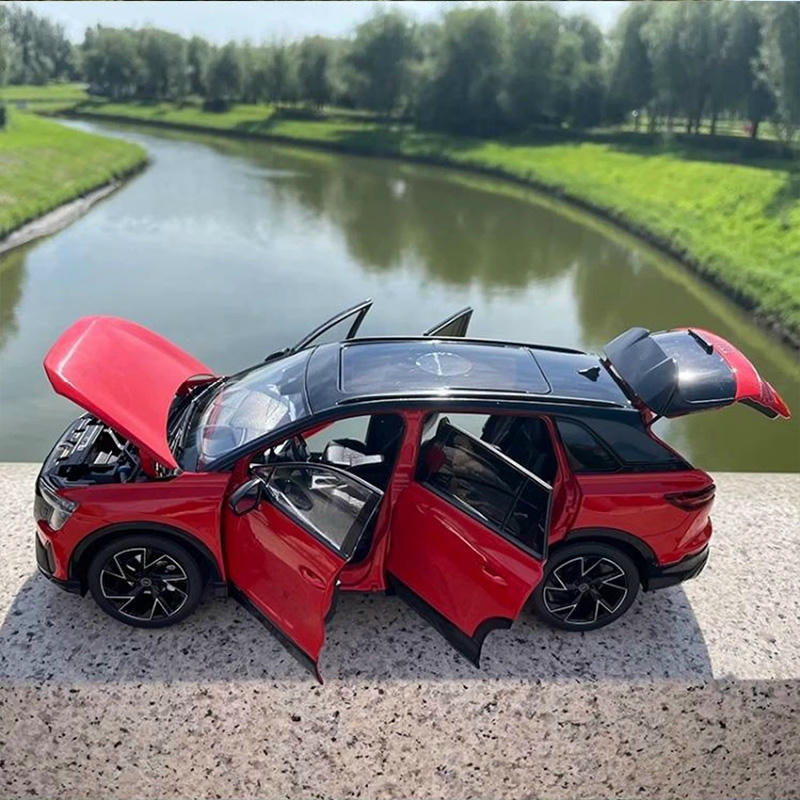 1:18 Audi Q5 e-tron Diecast Model Car with Lights