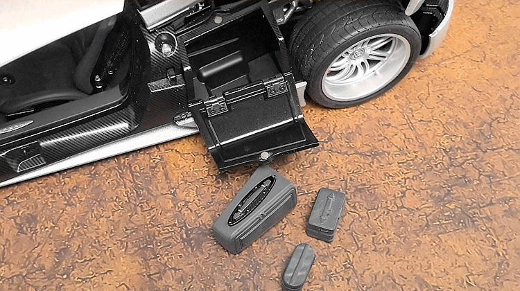 AUTOart Pagani Huayra 1:18 Diecast Car