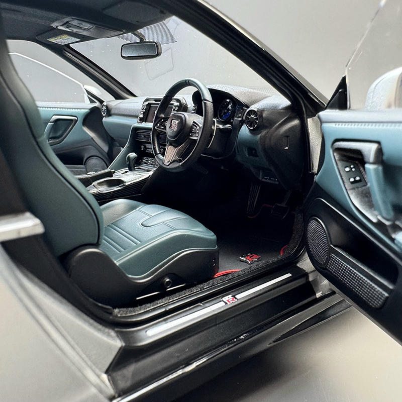 MotorHelix 1:18 Nissan GT-R (R35) Track Edition