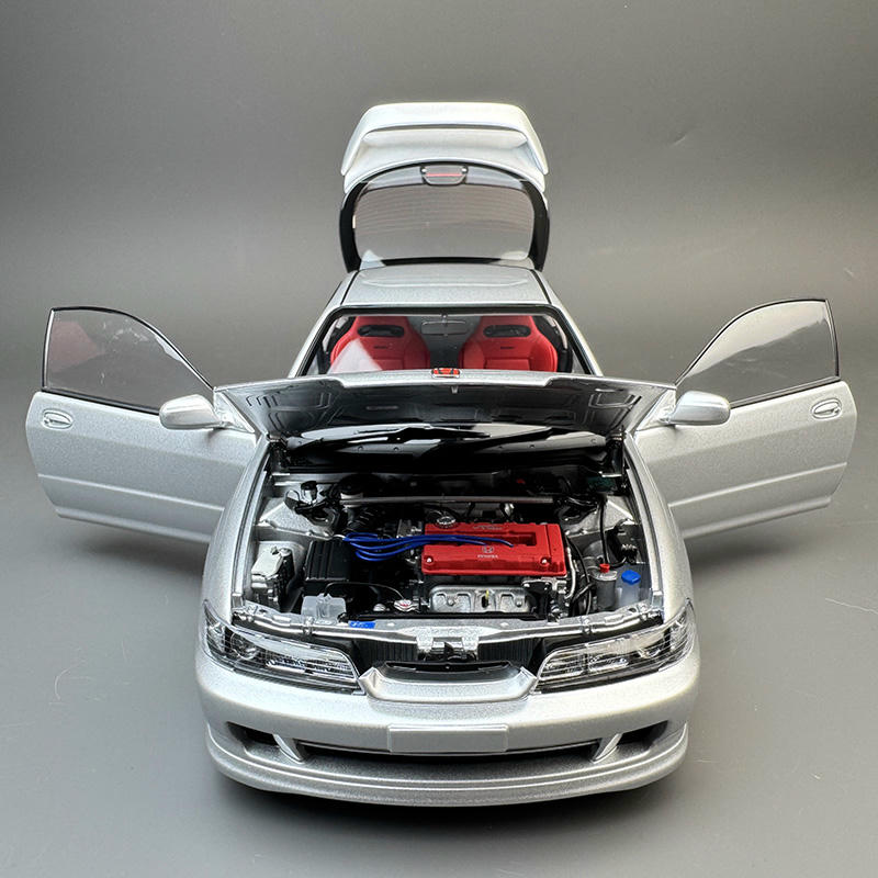 MotorHelix 1:18 Honda Integra Type-R DC2 Diecast Car—Silver