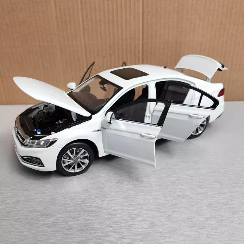 original 1:18 Volkswagen Bora Diecast Model Car