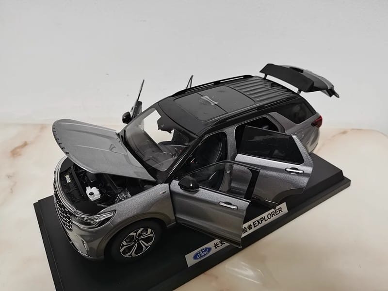 Changan Ford Explorer 2023 1:18 Alloy Die-Cast Model (Gray – Full Function Display Edition)