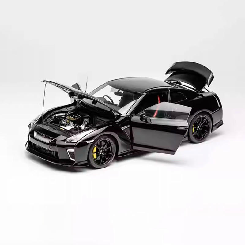 MotorHelix 1:18 Nissan GT-R (R35) Track Edition