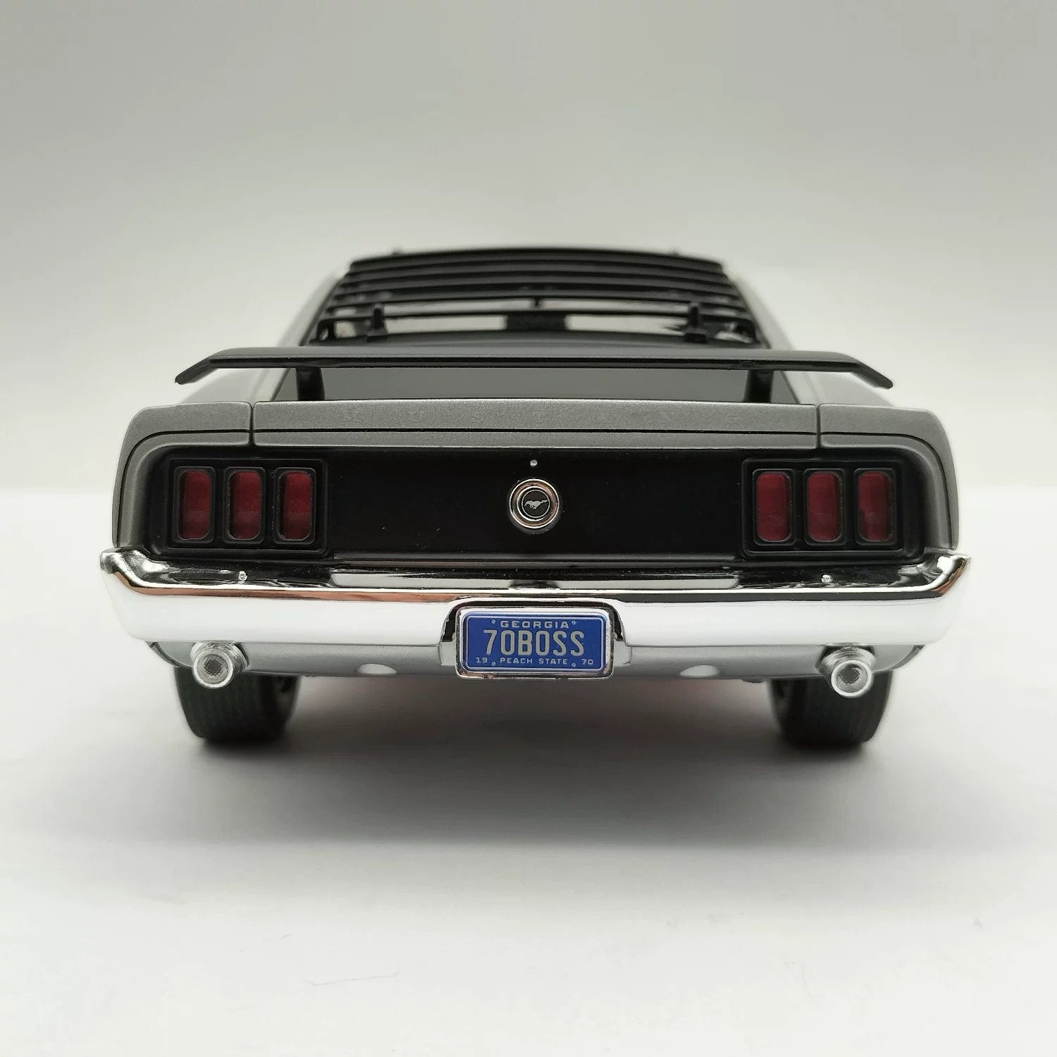 ACME 1:18 1970 Ford Mustang Boss 302 Diecast Model