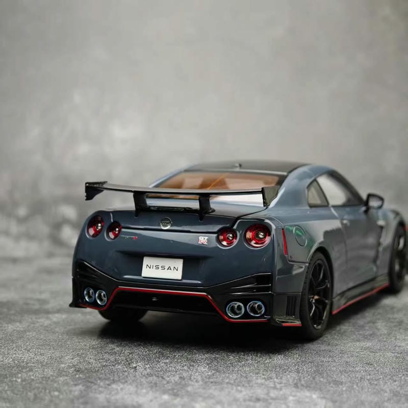 PUADI Nissan GT-R NISMO R35 2022 1:18 Alloy Diecast Model Car