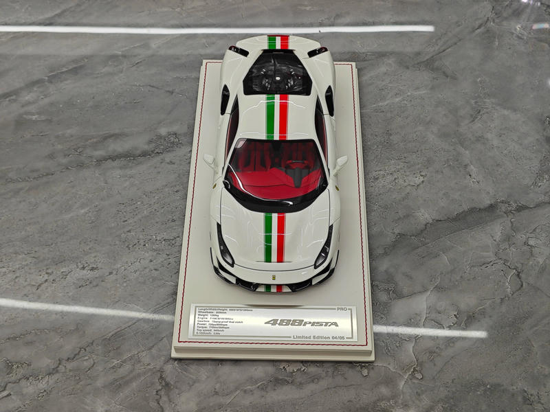 Dino Model 1:18 Ferrari 488 Pista Resin (Fully Open) Model