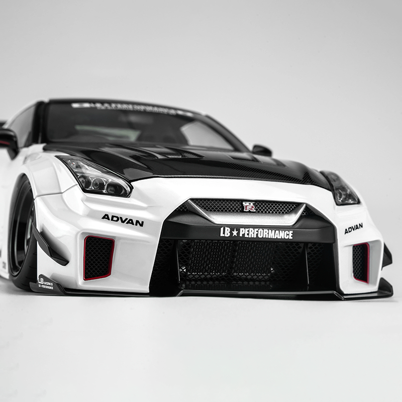 MotorHelix 1:18 Nissan GT-R R35 35GT-RR Widebody Diecast Model Car – Premium JDM