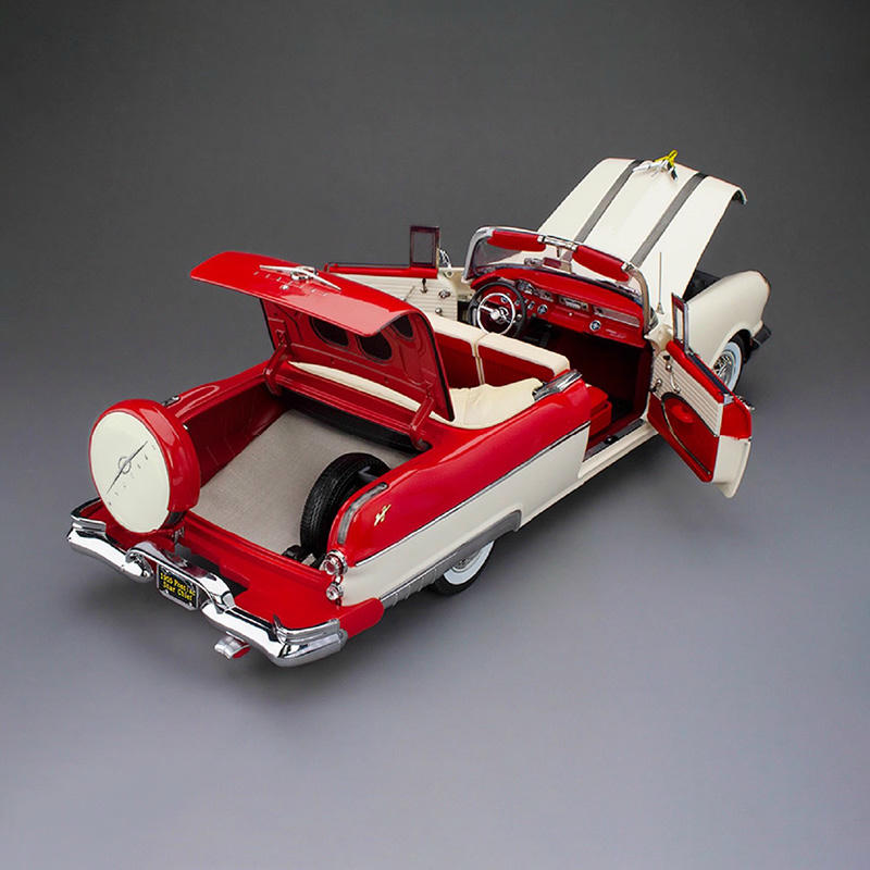 SunStar 1:18 1955 Pontiac Star Chief Diecast Model