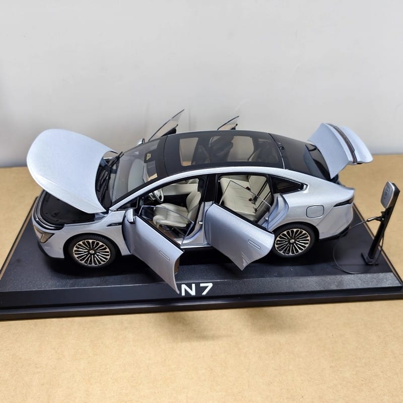 Dongfeng Nissan N7 1:18 Alloy Diecast Model Car