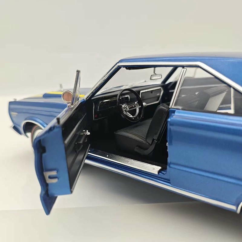 ACME 1967 Plymouth Belvedere GTX 426 HEMI 1:18 Diecast Model Car