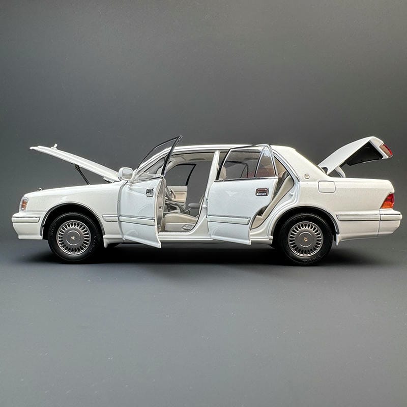 1:18 Scale Toyota Crown 155 Diecast Model Car – Alloy Build with Opening Doors, Hood, Trunk &amp; Functional Steering