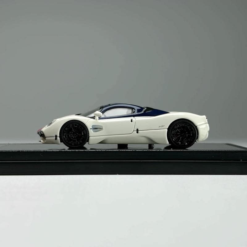 LCD 1:64 Pagani Utopia Diecast Model