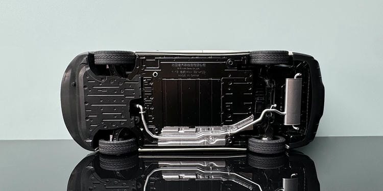 BYD Seal EV 1:18 Diecast Model – Premium Interactive Collectible