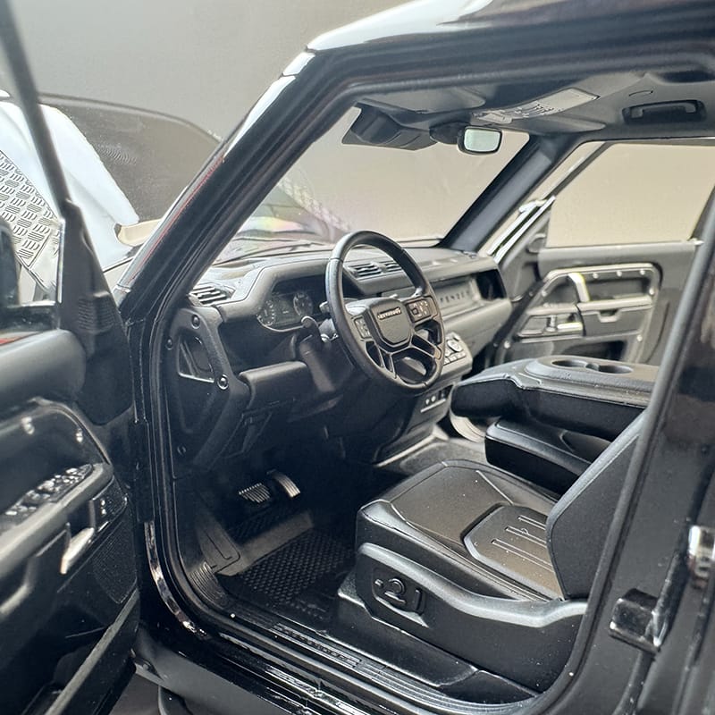 Almost Real Land Rover Defender 90 1:18 Alloy Diecast Model Car