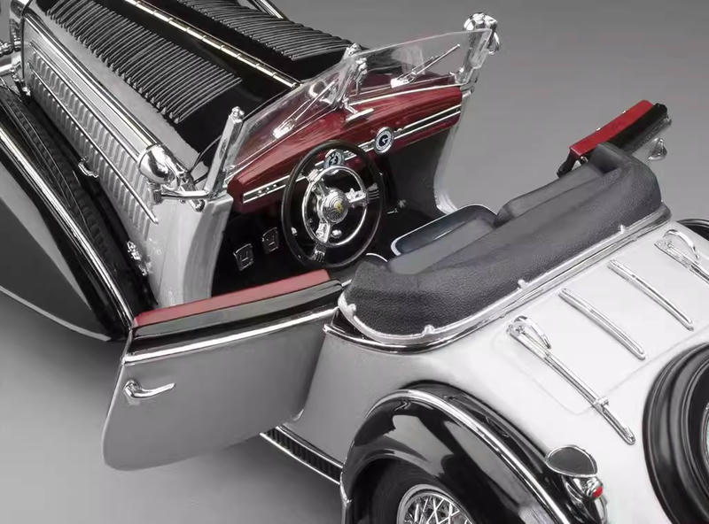 SunStar 1:18 1939 Horch 855 Roadster Diecast Model