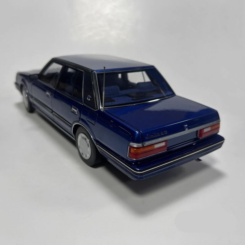 Xiao Guang 1:18 Toyota Crown MS122 Diecast Model Car