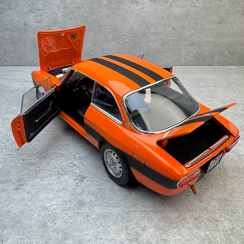 Norev 1:18 Alfa Romeo 2000 GTV 1973 Diecast Model – Classic Italian Coupe