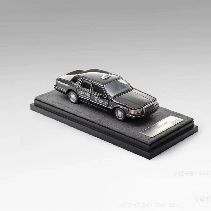 MK Miniatures 1:64 Lincoln Town Car 1993 Diecast Model Car – Classic American Luxury Sedan