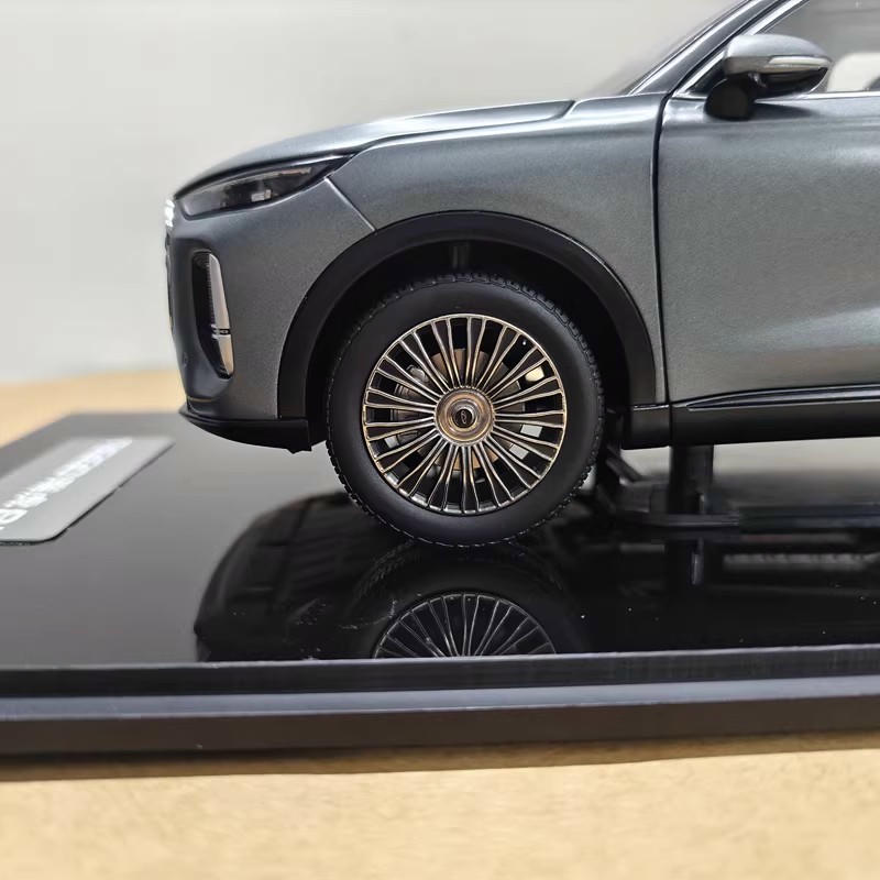 1:18 Chery Tiggo 8L SUV Diecast Model