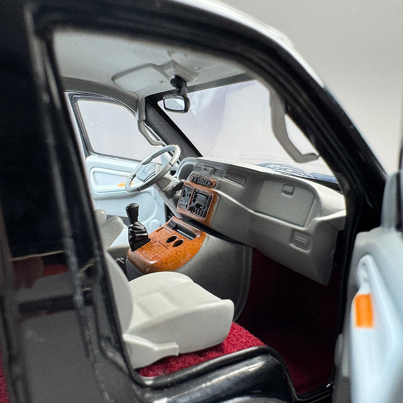 Original 1:24 Mercedes-Benz MB100 Business Van Alloy Model