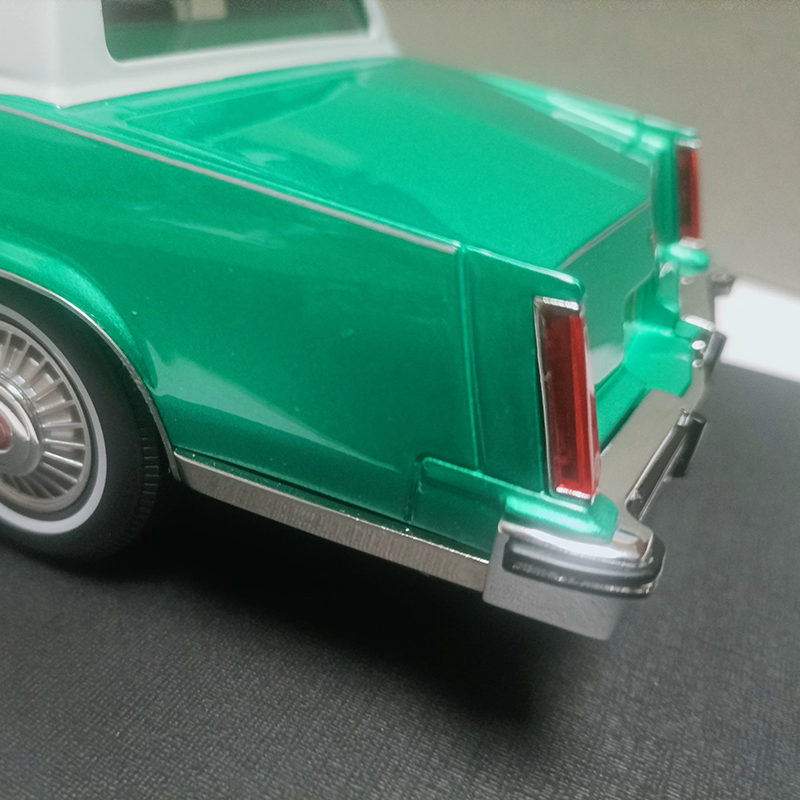 AMC 1:18 Cadillac Eldorado Biarritz 1980 Diecast Model