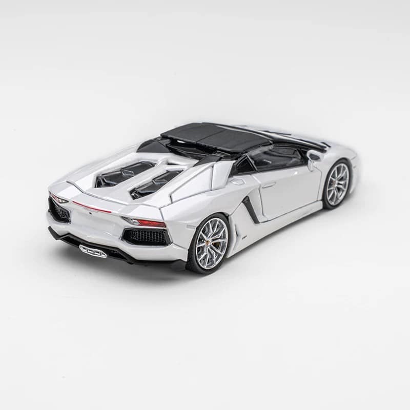 CLASSIC GARAGE 1:64 Lamborghini Aventador LP700-4 Roadster Diecast Model