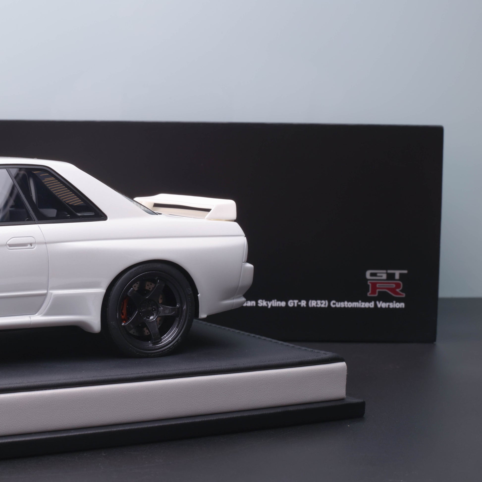 MOTORHELIX 1:18 Nissan Skyline GT-R (R32) Custom – Limited Resin Model (Gunmetal Grey)