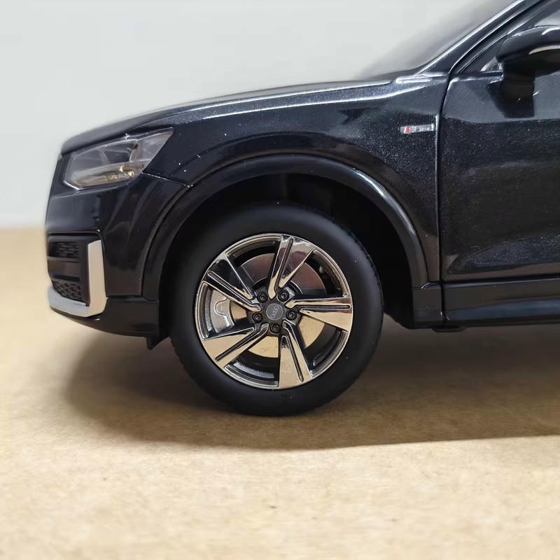 1:18 Audi Q2L Diecast Model Car