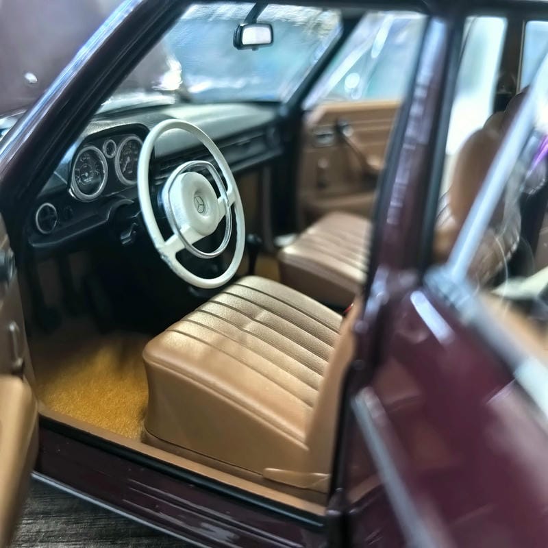 Norev Mercedes-Benz 200 (1968) 1:18 Diecast Model Car