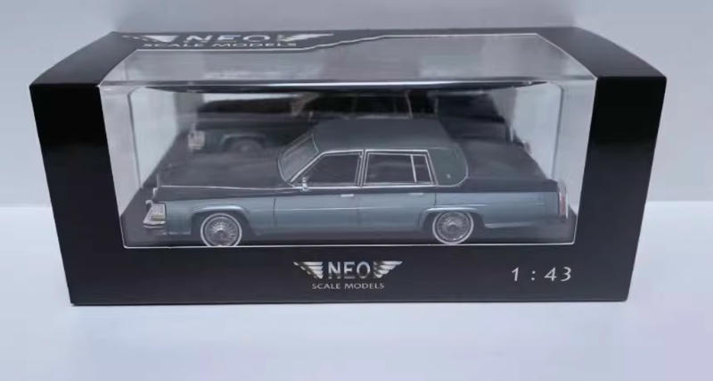 NEO 1:43 Cadillac Fleetwood 1982 Resin Model